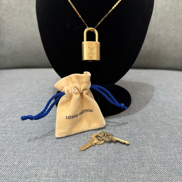 🩷Louis Vuitton Gold Padlock with Key - Picture 11 of 12